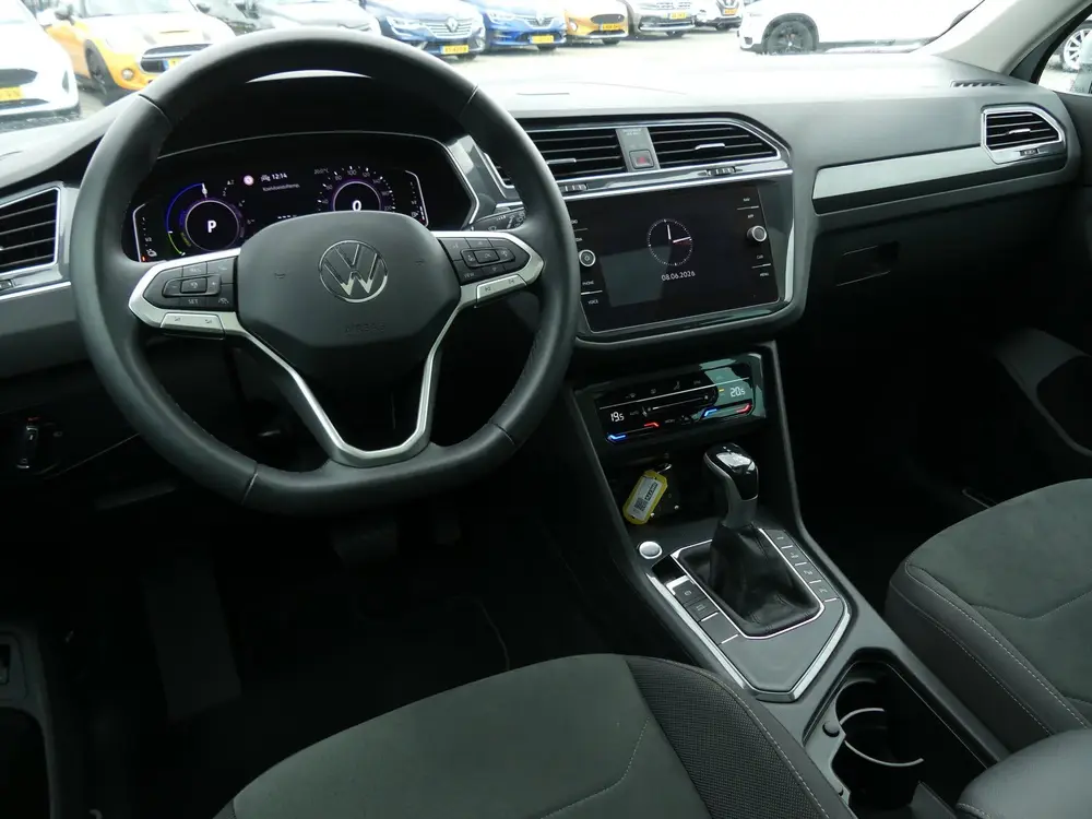 Volkswagen Tiguan 1.4 TSI eHybrid Business+ / PANO uit 2021, foto 9
