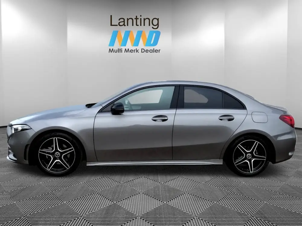 Mercedes-Benz A-Klasse Mercedes A-klasse 180 AMG Line sfeer verlichting uit 2022, foto 3