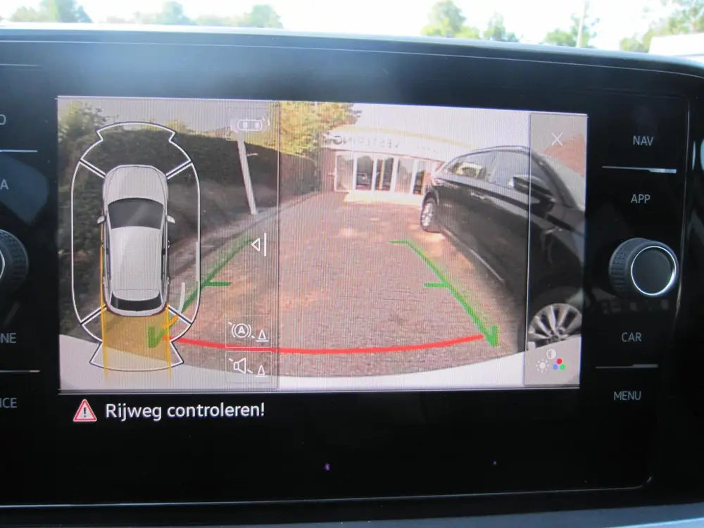 Volkswagen T-Roc 1.0 TSI Life Navi cam uit 2022, foto 17