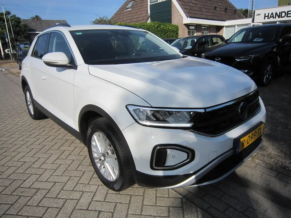 Volkswagen T-Roc 1.0 TSI Life Navi cam uit 2022, foto 3