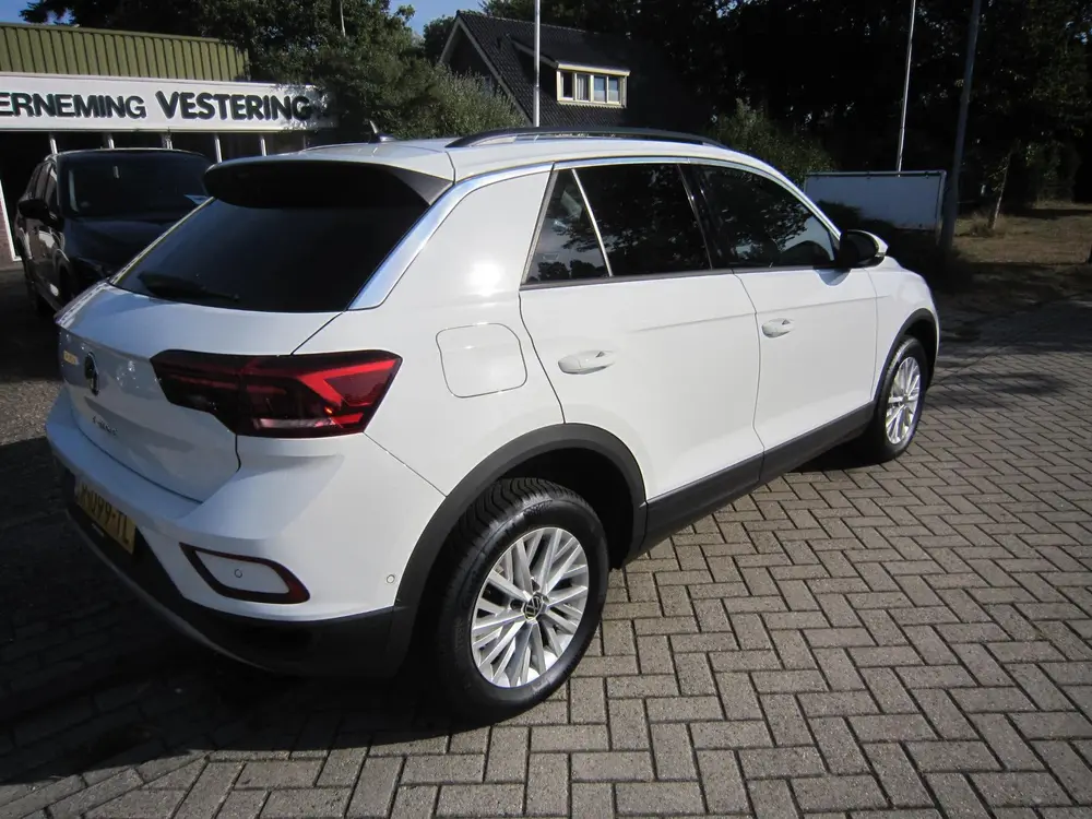 Volkswagen T-Roc 1.0 TSI Life Navi cam uit 2022, foto 4