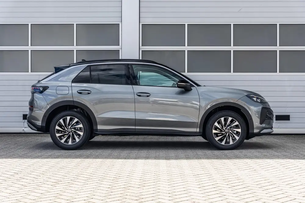 Volkswagen T-Roc 1.5 eTsi 115pk Life First Edition | Tech Pa uit 2026, foto 3
