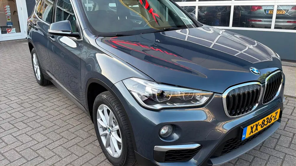 BMW X1 SDrive18i Executive Edition uit 2019, foto 2