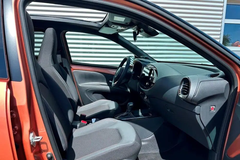 Toyota Aygo X Hybrid 115 Lounge Vouwdak uit 2025, foto 4