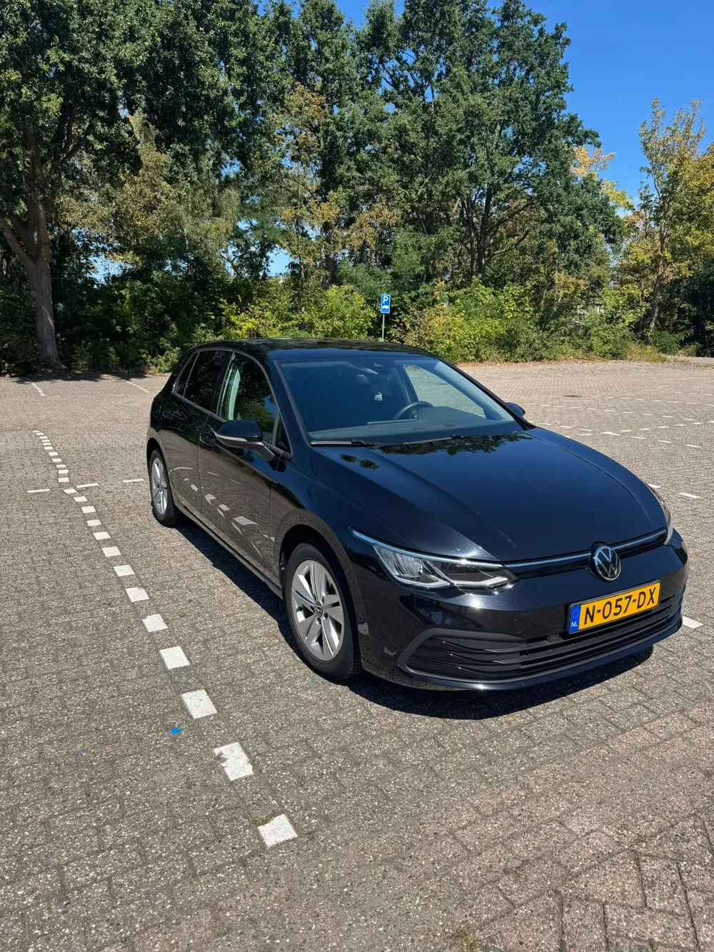 Volkswagen Golf 1.0 Etsi 110pk 7-DSG 2021 Zwart uit 2021, foto 2