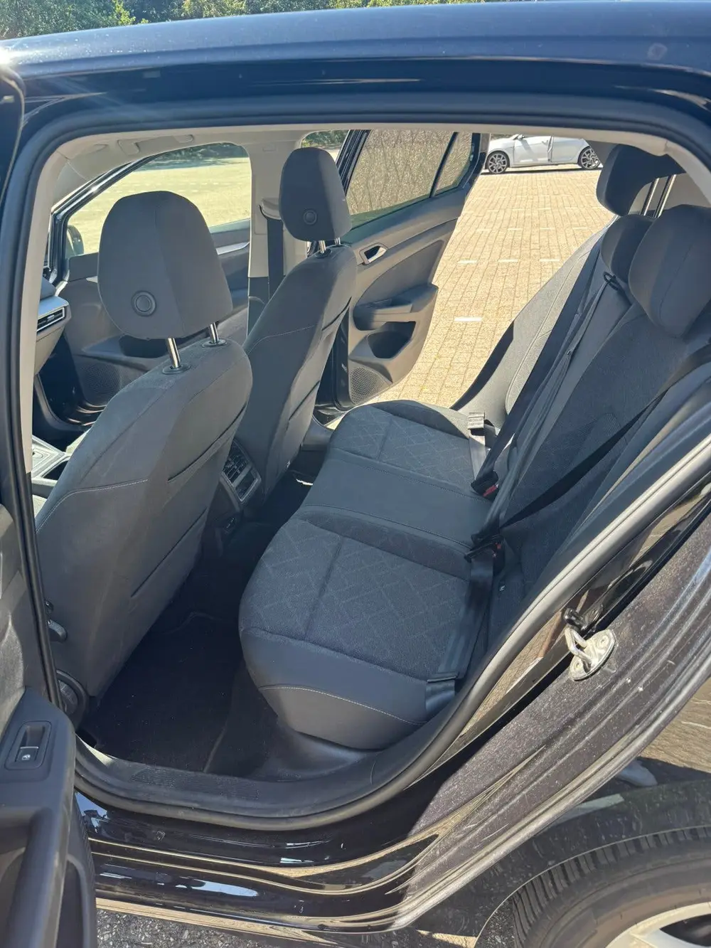 Volkswagen Golf 1.0 Etsi 110pk 7-DSG 2021 Zwart uit 2021, foto 7