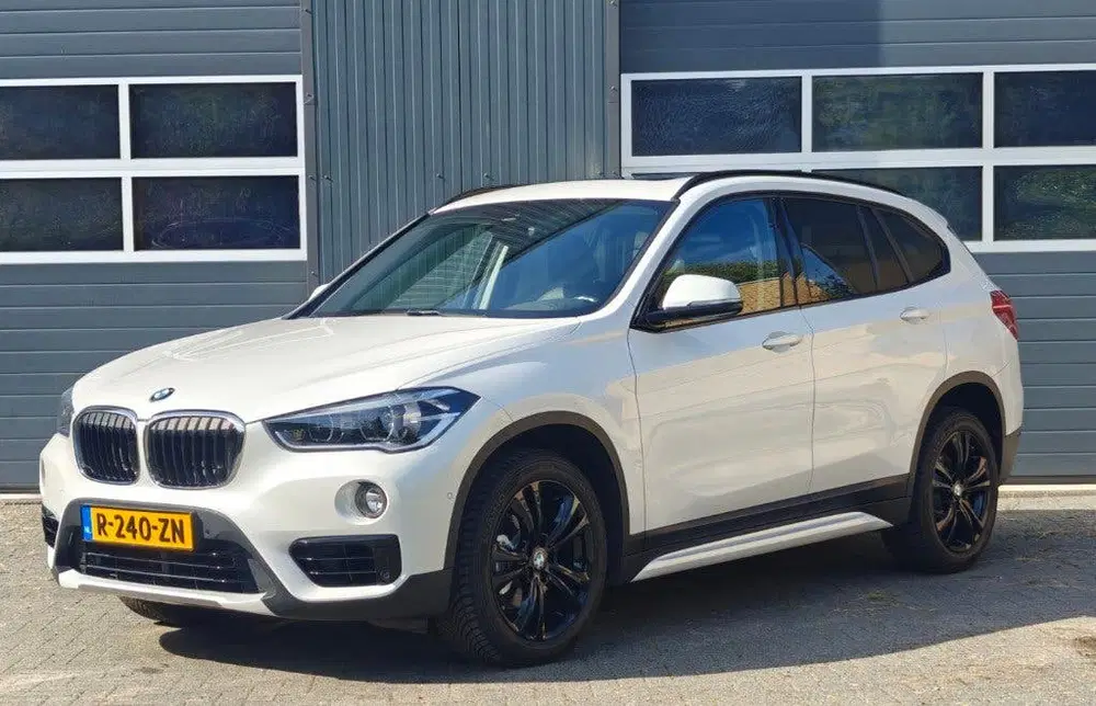 BMW X1 SDrive18i High Executive headup pano leer uit 2019