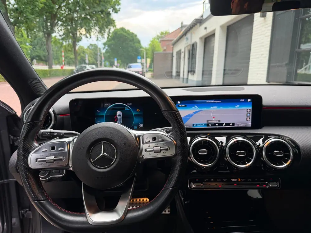 Mercedes-Benz A-Klasse 200 AMG Line uit 2020, foto 11