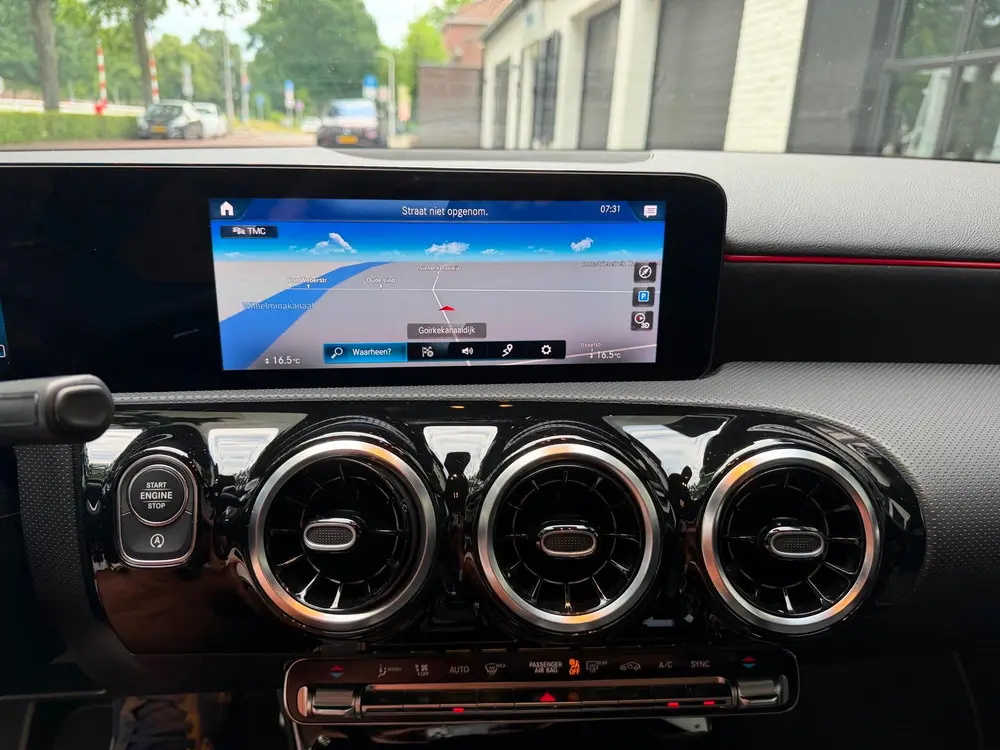 Mercedes-Benz A-Klasse 200 AMG Line uit 2020, foto 12