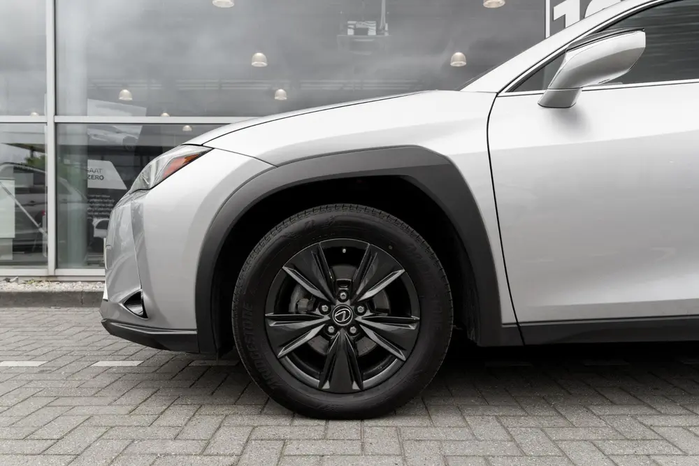 Lexus UX 250h uit 2023, foto 10