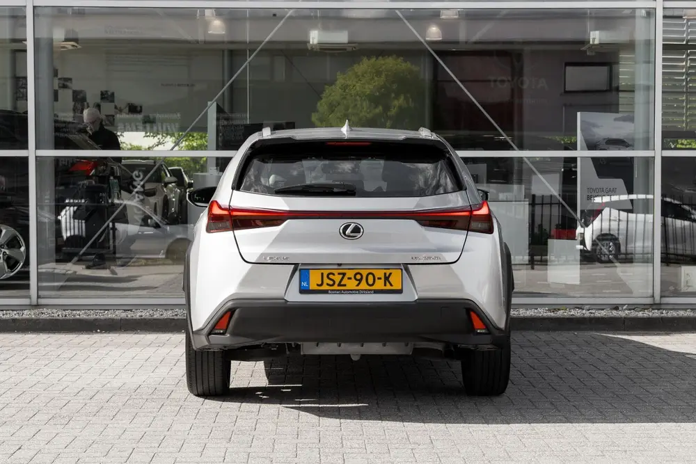 Lexus UX 250h uit 2023, foto 14