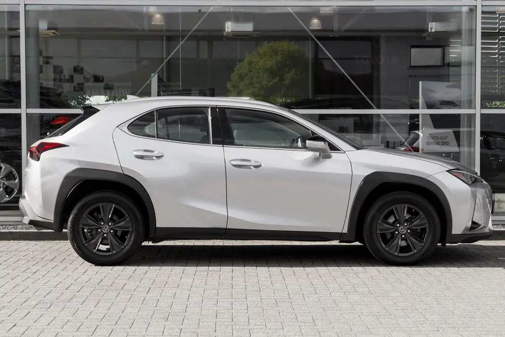 Lexus UX 250h uit 2023, foto 3