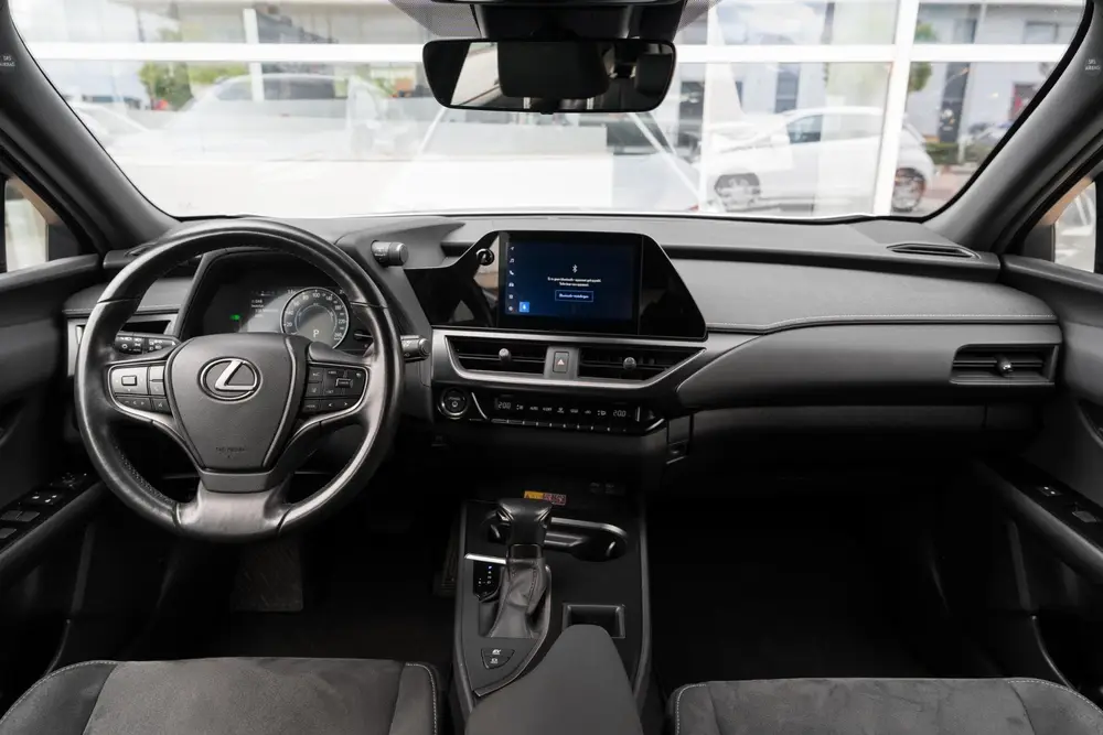 Lexus UX 250h uit 2023, foto 4
