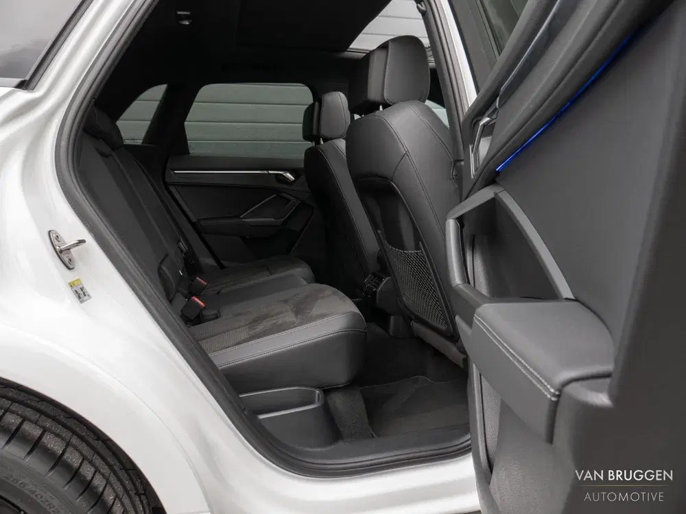 Audi Q3 35 TFSI S-Line Pano Sfeer Camera E-Stoel B uit 2022, foto 17