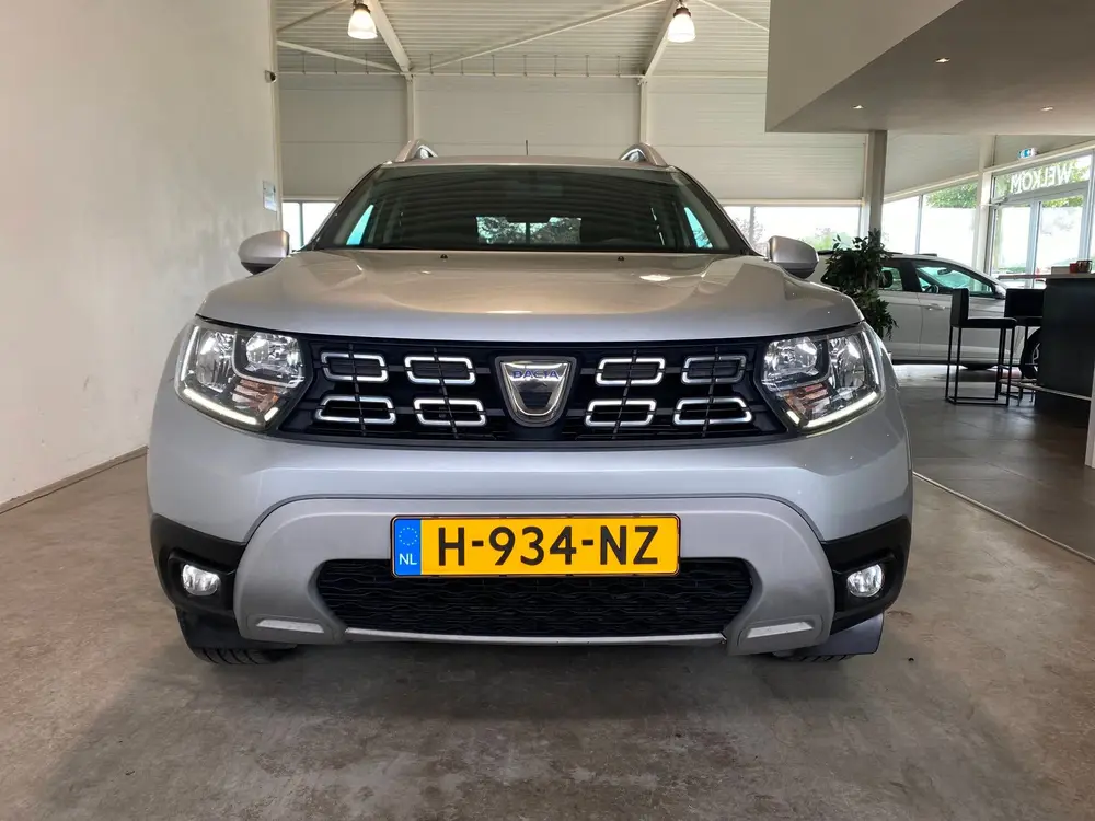 Dacia Duster 1.3 TCe 131PK Prestige Trekhaak NL-auto uit 2020, foto 2