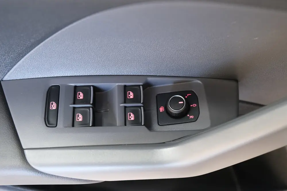 Volkswagen T-Cross 1.0 TSI Style Business 2x R-Line Automaat uit 2021, foto 12