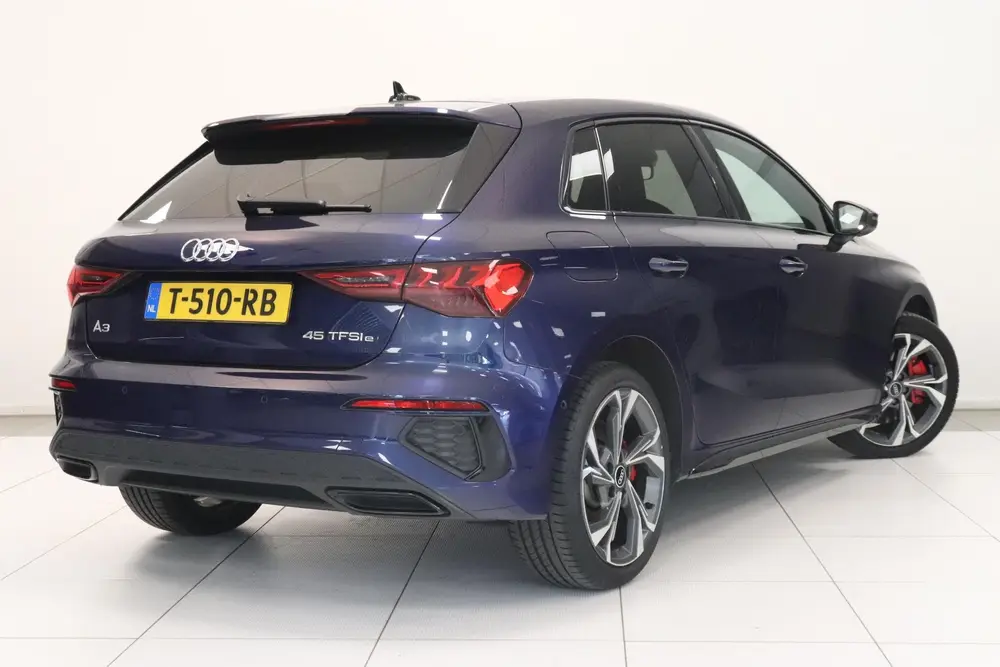 Audi A3 45 TFSI e S edition Competition uit 2021, foto 2