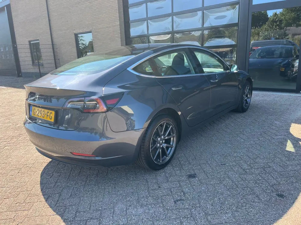Tesla Model 3 Standard RWD Plus 60 kWh uit 2019, foto 10