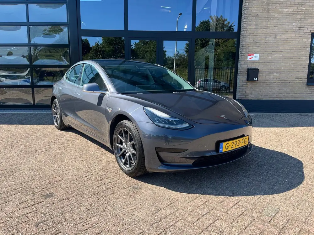Tesla Model 3 Standard RWD Plus 60 kWh uit 2019, foto 2