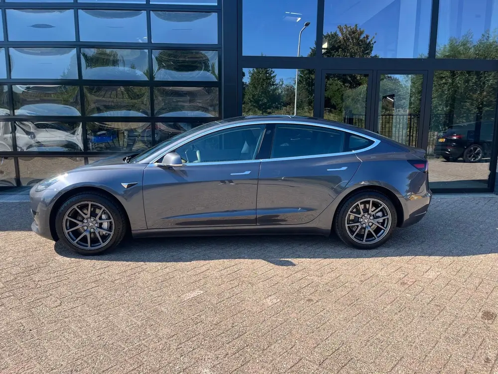 Tesla Model 3 Standard RWD Plus 60 kWh uit 2019, foto 5