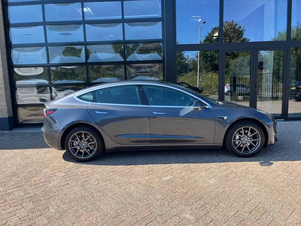 Tesla Model 3 Standard RWD Plus 60 kWh uit 2019, foto 6