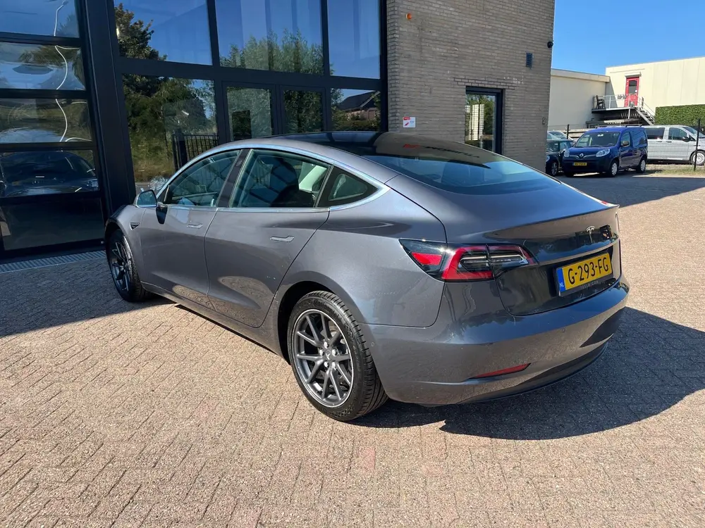 Tesla Model 3 Standard RWD Plus 60 kWh uit 2019, foto 8