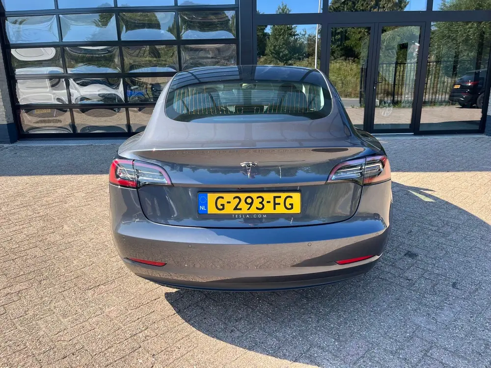 Tesla Model 3 Standard RWD Plus 60 kWh uit 2019, foto 9