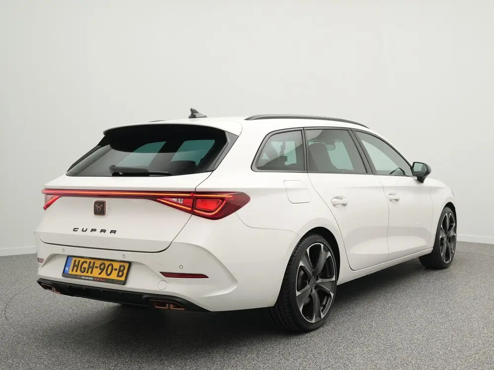 Cupra Leon 1.4 e-Hybrid 245pk VZ uit 2022, foto 2