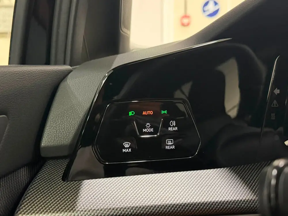 Volkswagen Golf 1.5 eTSI R-Line Edition - Stoel/Stuur verwar uit 2025, foto 16