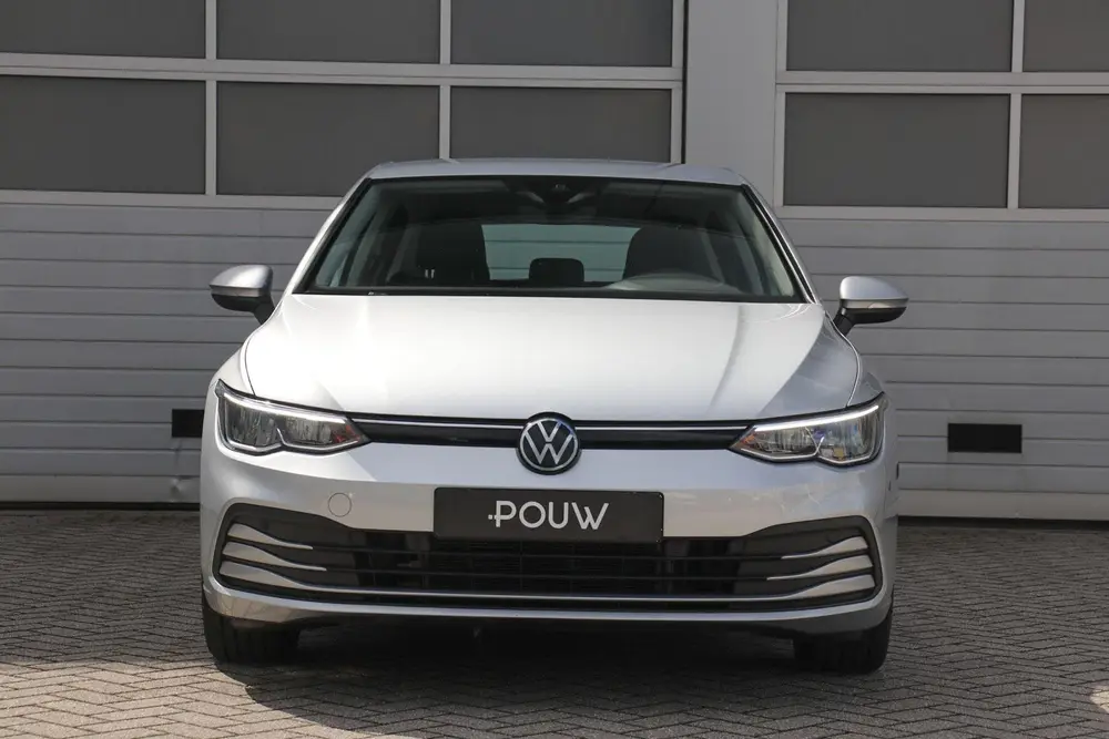 Volkswagen Golf 1.0 eTSI 110pk DSG Life | Navigatie | Achter uit 2024, foto 8