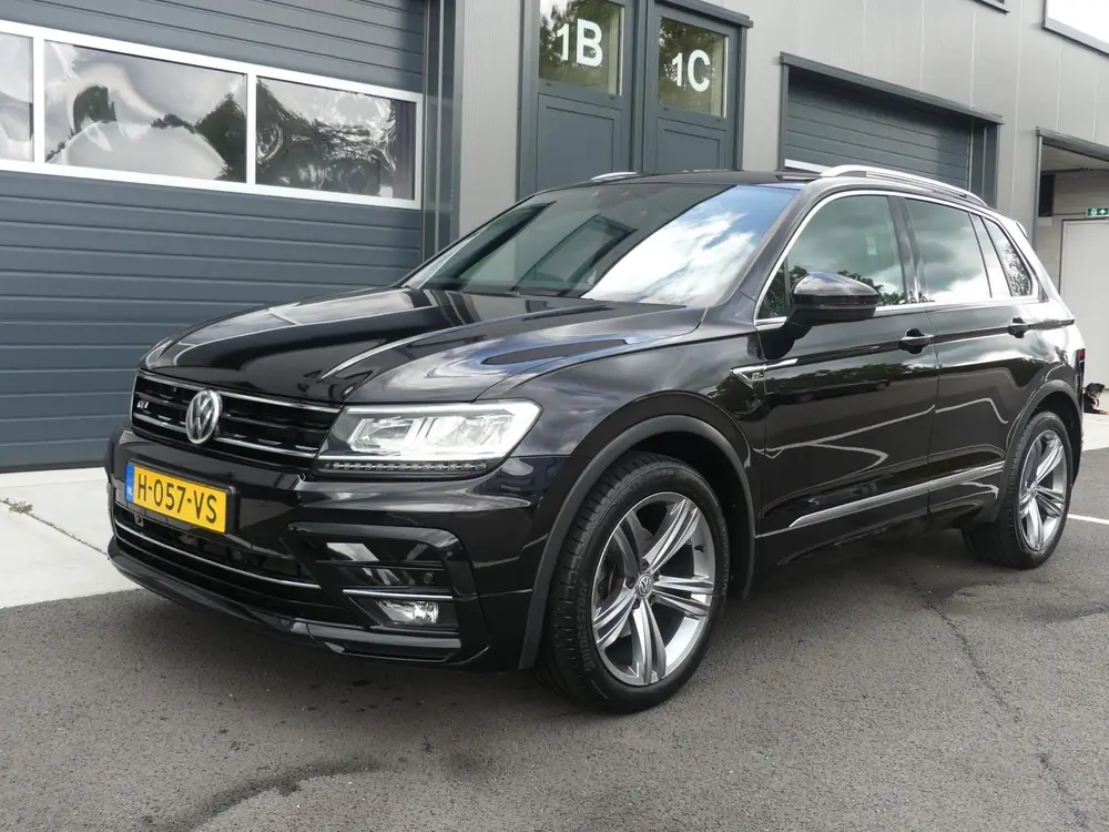 Volkswagen Tiguan 1.5 TSI R-line ACT DSG / Automaat Groot Na uit 2020, foto 2