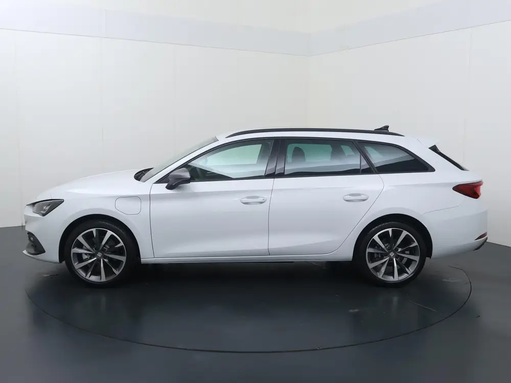 SEAT Leon FR PHEV First Edition 1.5 TSI eHybrid uit 2025, foto 2