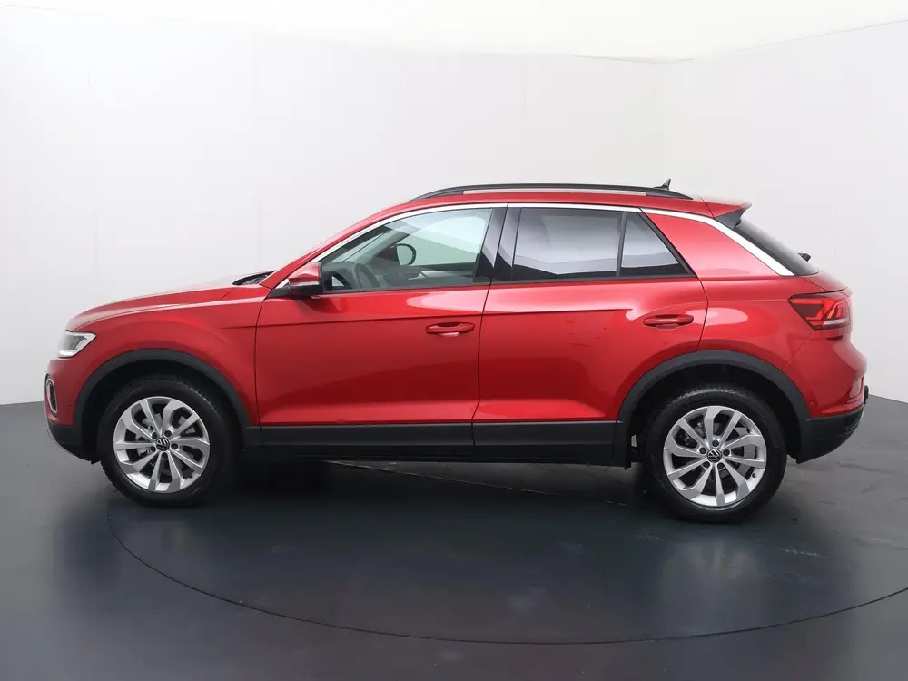 Volkswagen T-Roc 1.5 TSI Life | 150 PK | Trekhaak | Adaptive uit 2022, foto 2