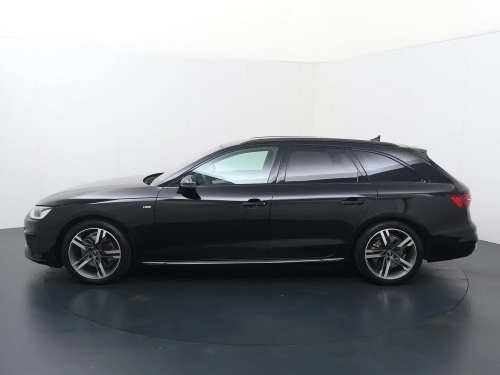Audi A4 35 TFSI S edition uit 2023, foto 2