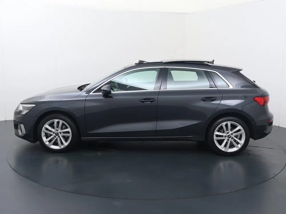 Audi A3 35 TFSI Business edition uit 2021, foto 2