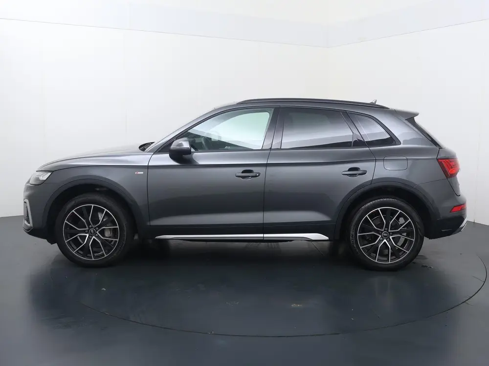 Audi Q5 50 TFSI e S edition Competition uit 2022, foto 2