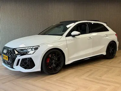 Audi RS3 2.5 TFSI RS3 QUATTRO 400PK PANO LED CAM uit 2022