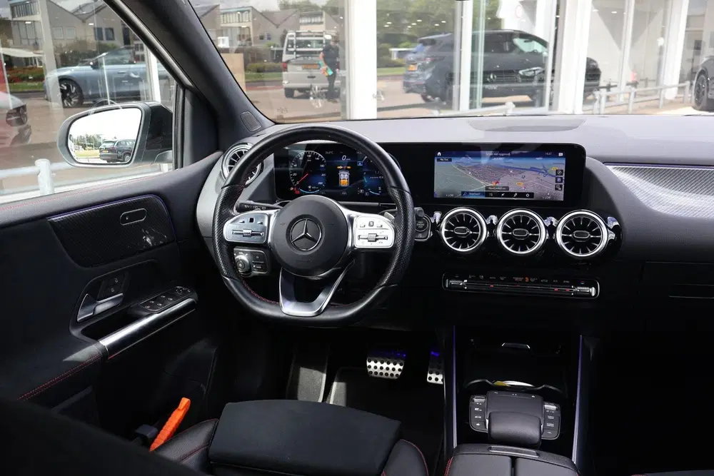 Mercedes-Benz B-Klasse 180 136pk Business Solution AMG uit 2023, foto 17