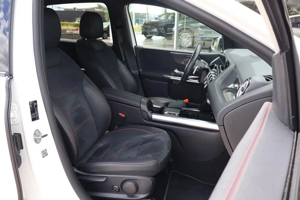 Mercedes-Benz B-Klasse 180 136pk Business Solution AMG uit 2023, foto 19