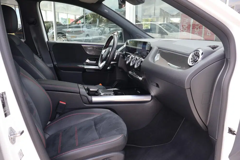 Mercedes-Benz B-Klasse 180 136pk Business Solution AMG uit 2023, foto 4