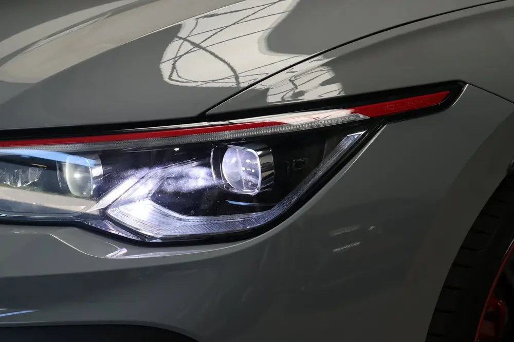 Volkswagen Golf 2.0 TSI GTI Clubsport 45 Jahre Editie Akrapo uit 2022, foto 2