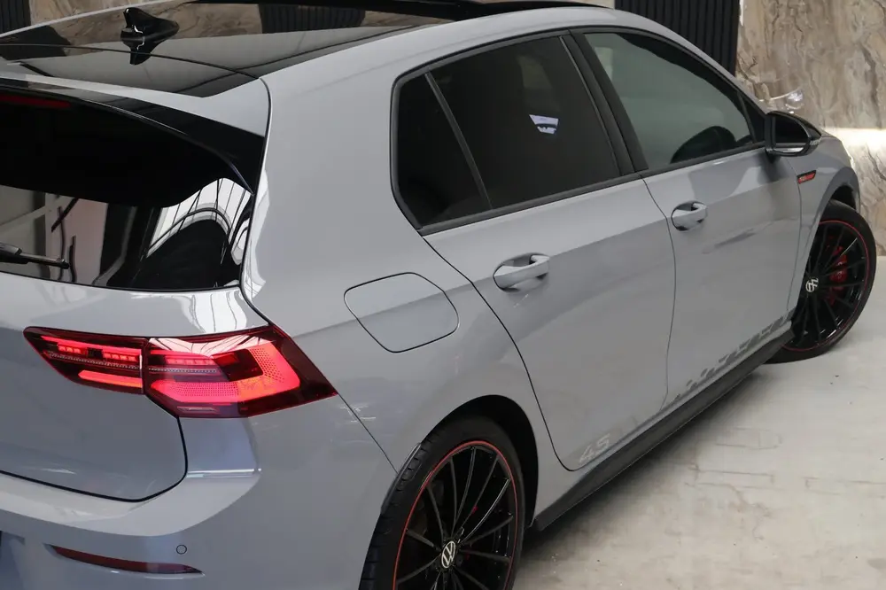 Volkswagen Golf 2.0 TSI GTI Clubsport 45 Jahre Editie Akrapo uit 2022, foto 5