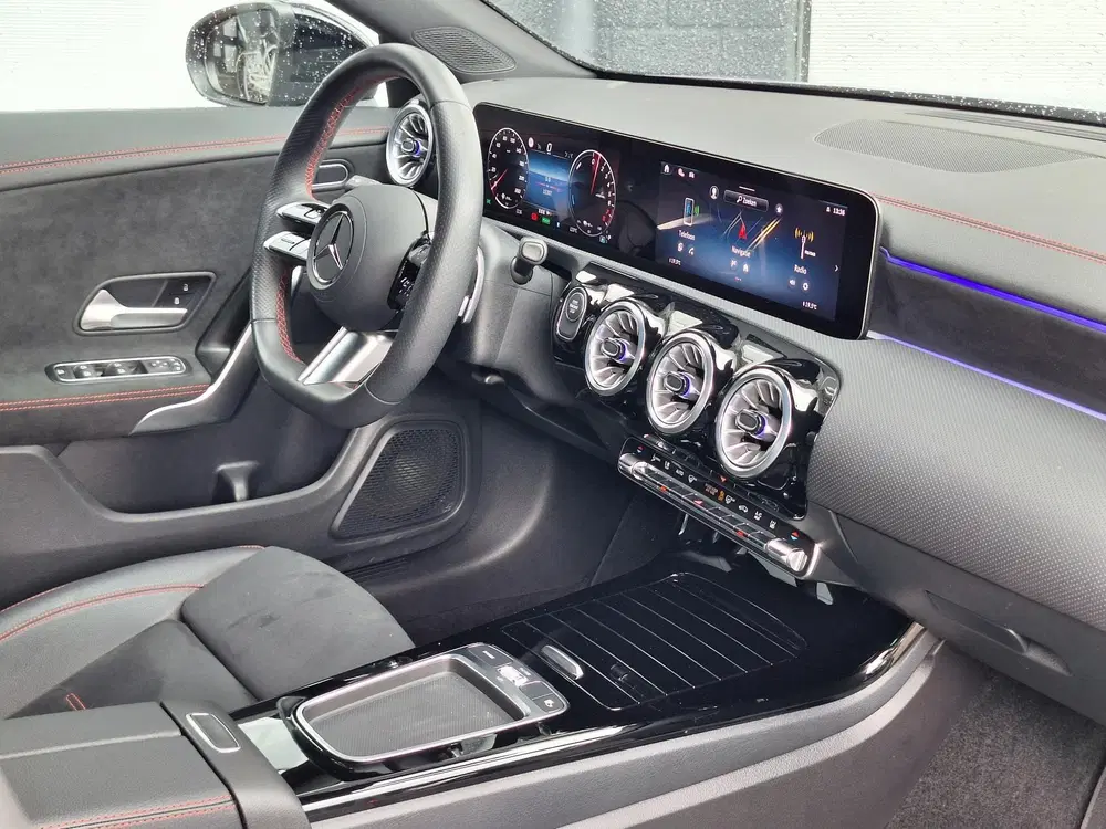 Mercedes-Benz CLA 250 e Star Edition AMG uit 2025, foto 10