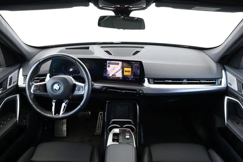 BMW iX1 xDrive30 Launch Edition 67 kWh uit 2023, foto 12