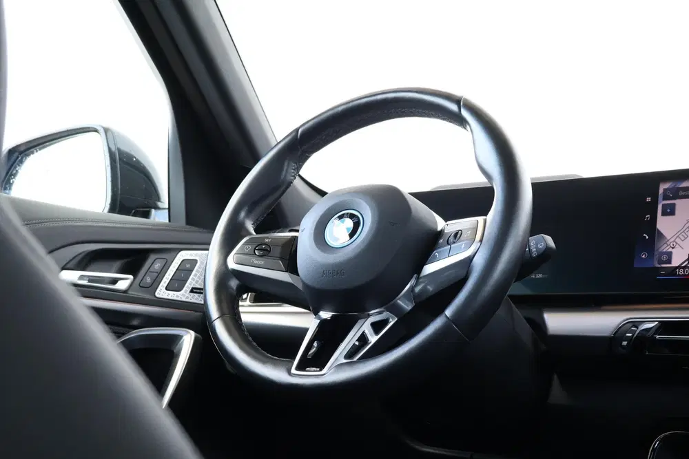 BMW iX1 xDrive30 Launch Edition 67 kWh uit 2023, foto 13