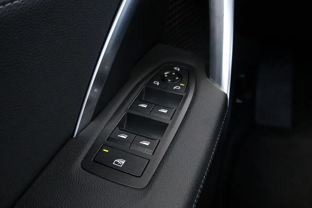 BMW iX1 xDrive30 Launch Edition 67 kWh uit 2023, foto 15