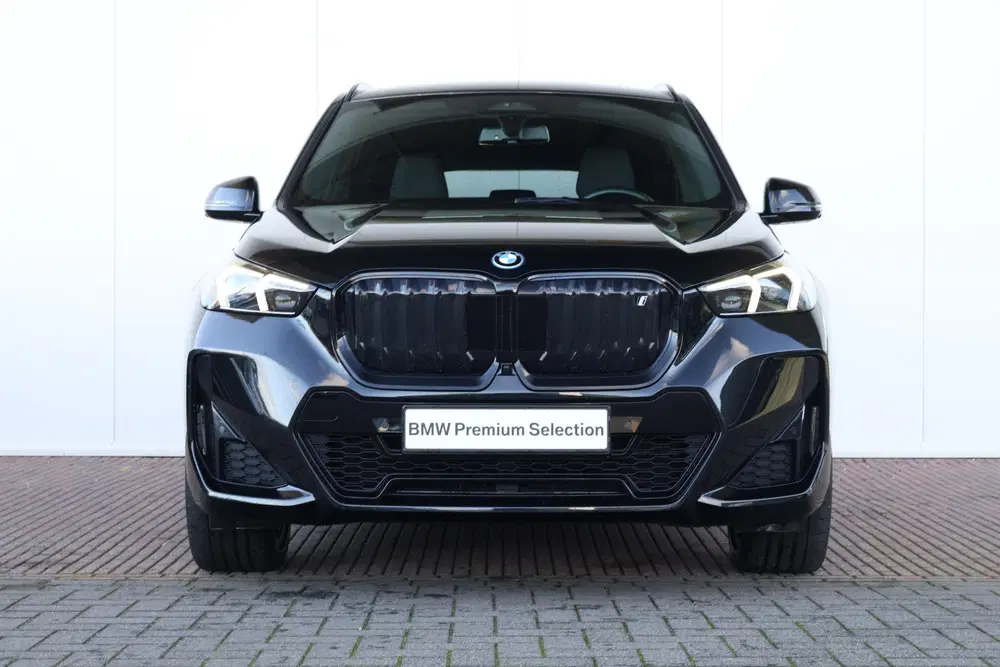 BMW iX1 xDrive30 Launch Edition 67 kWh uit 2023, foto 2