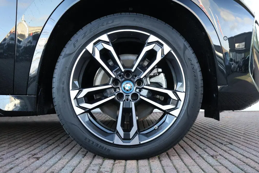 BMW iX1 xDrive30 Launch Edition 67 kWh uit 2023, foto 6