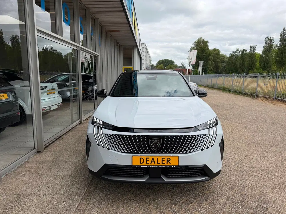 Peugeot 3008 1.2 Hybrid 145 GT NAVIGATIE uit 2025, foto 2