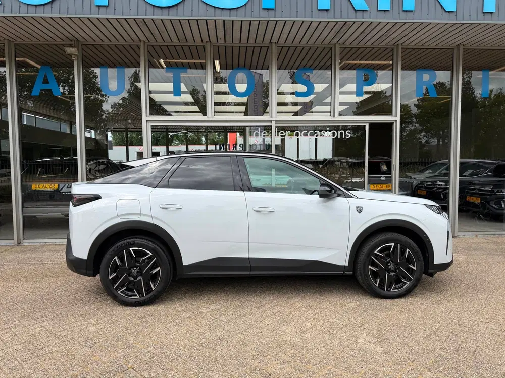 Peugeot 3008 1.2 Hybrid 145 GT NAVIGATIE uit 2025, foto 3